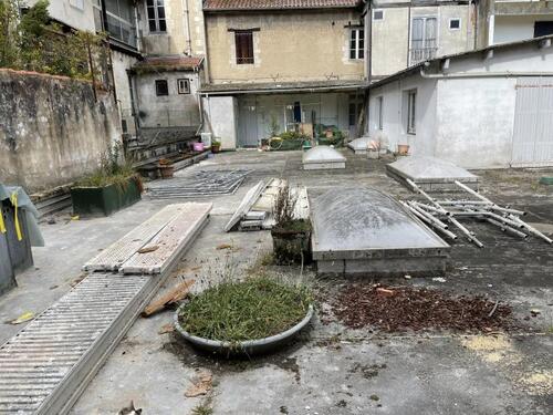 Débarras d’une terrasse d’immeuble sur Dax 40100 par débarras du 40 Landes à Pomarez 40360